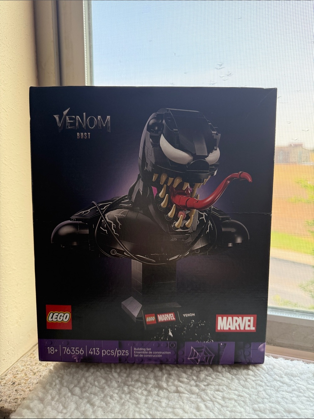 Lego Venom Bust - Black, Red, White, Gold